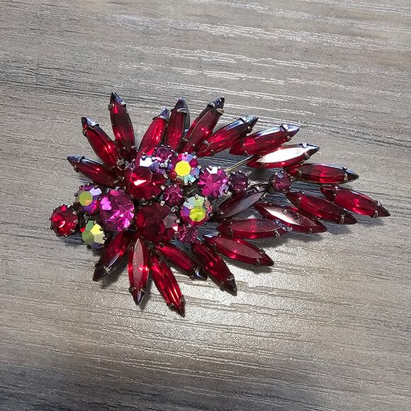 Vintage Prong set Red Crystal Cluster Leaf Brooch with AB Rhinestones - Picture 5 of 5